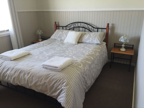 Riverland Holiday Cottage - New Castle Holiday 1