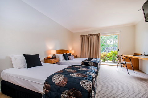 Shamrock Gardens Motel - New Castle Holiday 2