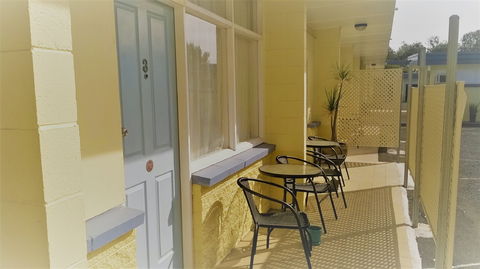 Warren Motor Inn - New Castle Holiday 2