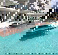 Waters Edge Apartments Cairns - New Castle Holiday