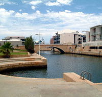 Crest Del Mar Apartments - New Castle Holiday