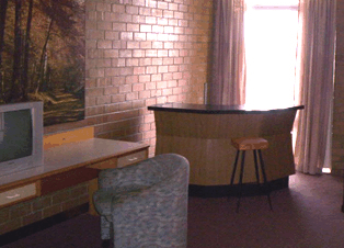 Red Castle Motor Inn - New Castle Holiday