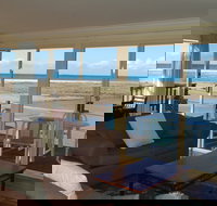 Spot X - New Castle Holiday