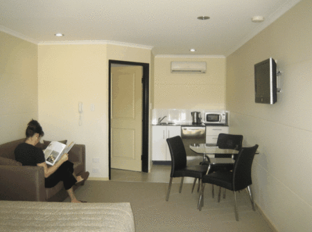 Balranald Club Motel - New Castle Holiday