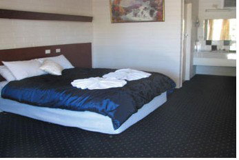 Balranald Capri Motel - New Castle Holiday 4