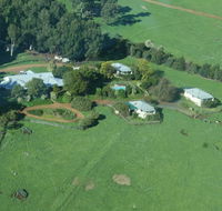 Harvey Hills Farmstay Chalets - New Castle Holiday