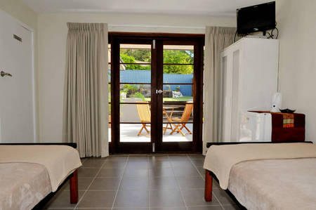 Waikiki Beach Bed And Breakfast - New Castle Holiday 3