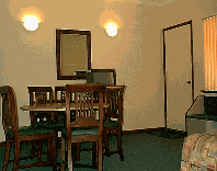 Tree Top Walk Motel - New Castle Holiday 5