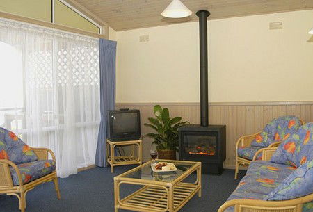Berrara Beach Holiday Chalets - New Castle Holiday 1