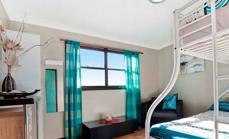 Blacksmiths Beach House - New Castle Holiday 3