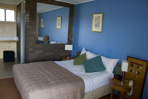 Matador Motor Inn - New Castle Holiday 9