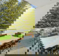 24 The Breeze - Sea Views Right in the Heart of Victor Harbor - New Castle Holiday