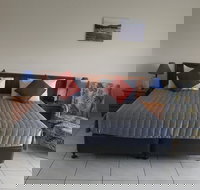 Airlie Court Units - New Castle Holiday