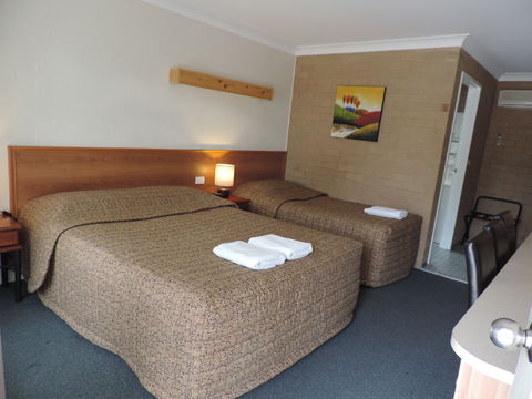 Alexander Motor Inn Moree - New Castle Holiday 1