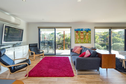 A One One Two At Island Beach - New Castle Holiday 1