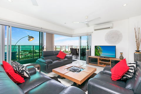 Beachlife Sands 3 Bedroom Harbour View Apartment - New Castle Holiday 1