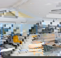 Blue Waters at Gerroa - New Castle Holiday