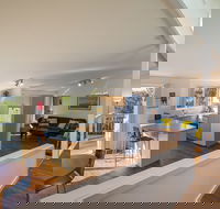 Breeze in Mollymook Beach - New Castle Holiday