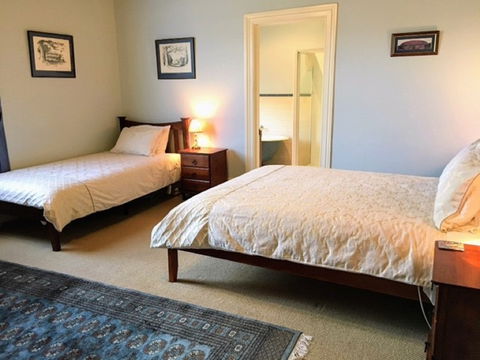 Cambridge House B&B - New Castle Holiday 2