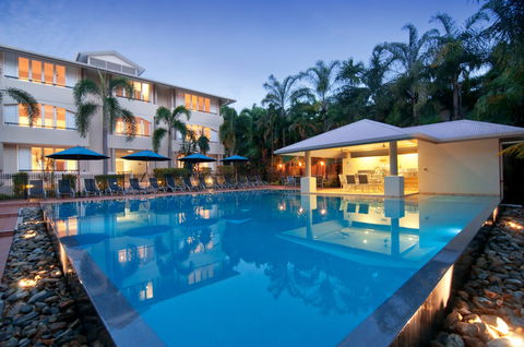 Cayman Villas Port Douglas - New Castle Holiday 1