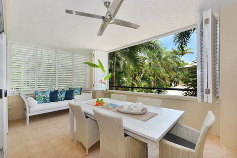 Cayman Villas Port Douglas - New Castle Holiday 2
