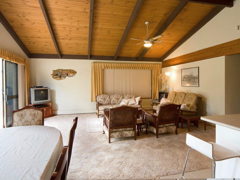 Chisholm Heights CBD Accommodation - New Castle Holiday 0