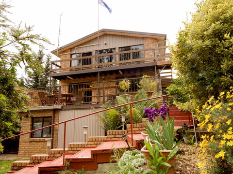 Chisholm Heights CBD Accommodation - New Castle Holiday 1