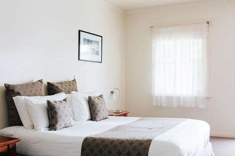 Dunkeld Studio Accommodation - New Castle Holiday 0