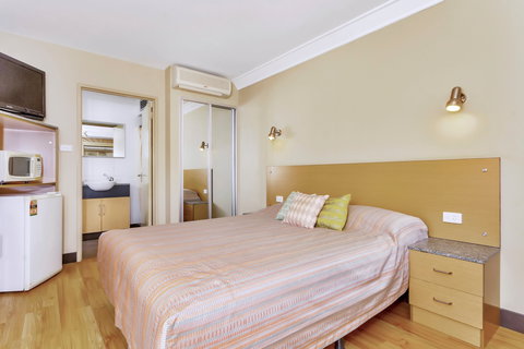 Econo Lodge Karratha - New Castle Holiday 1