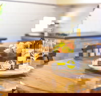 Elderton Guest House - New Castle Holiday