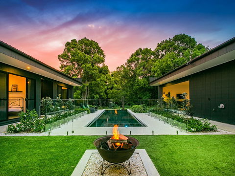 Friday Sabai - New Castle Holiday 0