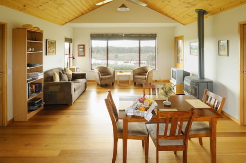 Frog Gully Cottages - New Castle Holiday 1