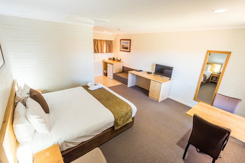 Hospitality Carnarvon, SureStay Collection By Best Western - New Castle Holiday 1