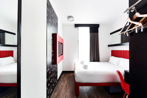 Ibis Melbourne Swanston Street Hotel - New Castle Holiday 1