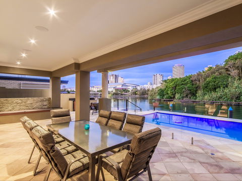 Lakeland Keys Broadbeach - Vogue Holiday Homes - New Castle Holiday 1