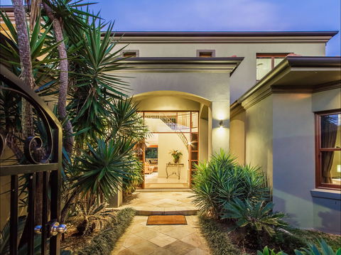 Lakeland Keys Broadbeach - Vogue Holiday Homes - New Castle Holiday 2