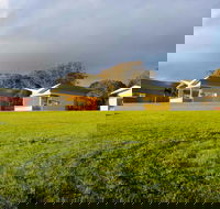 Lush Pastures hosted BnB - New Castle Holiday