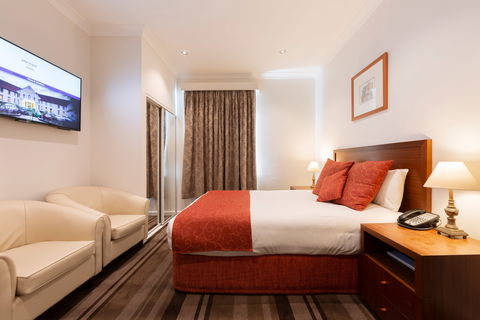 Mercure Canberra - New Castle Holiday 0