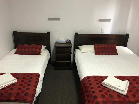 Minlaton Hotel - New Castle Holiday 2