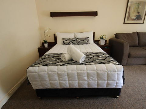Molly Morgan Motor Inn - New Castle Holiday 2