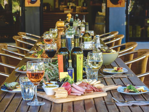 Olio Bello Lakeside Glamping - New Castle Holiday 2