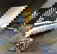 One Paddock Currency Creek Villas and RETREAT - New Castle Holiday