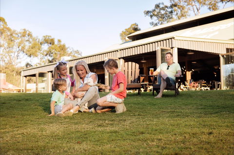Paradise Country Farmstay - New Castle Holiday 0