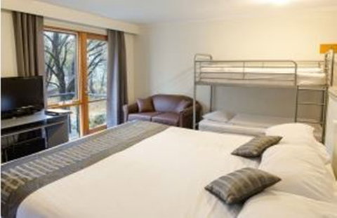 River Inn - New Castle Holiday 1