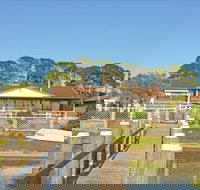 Riverside Delight - New Castle Holiday