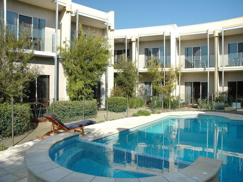 Rye Hotel Accommodation - New Castle Holiday 1
