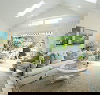 Stylish Interiors in the Bay - New Castle Holiday