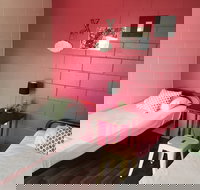 Adventurers Backpackers Resort - New Castle Holiday