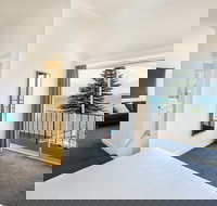 Bay 10 - Port Lincoln - New Castle Holiday