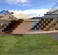 Canalside Family Getaway - New Castle Holiday